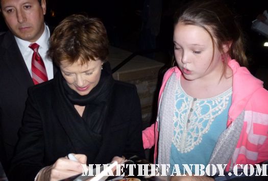 Annette benning signing autographs for fans at the Geffen theatre's production of it's a wonderful life rare promo signed autograph kids are alright american beauty