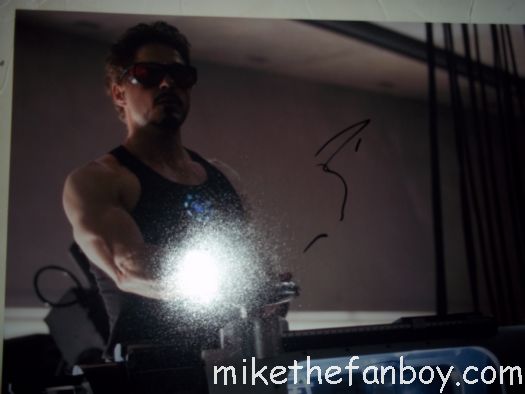 robert downey jr signing autographs for fans at the unknown world movie premiere rare hot sexy iron man star due date  signed autograph photo rare promo 