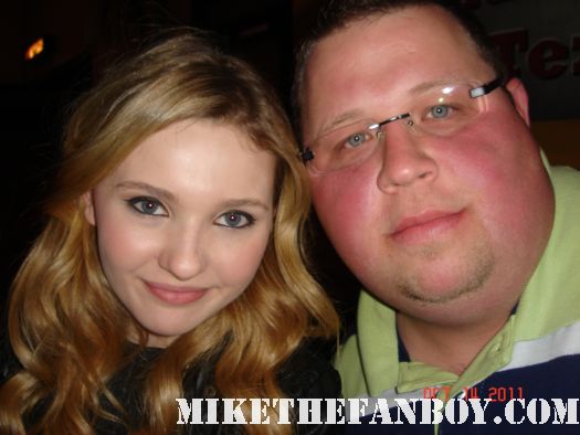 abigail breslin from little miss sunshine and new years eve posing for a fan photo