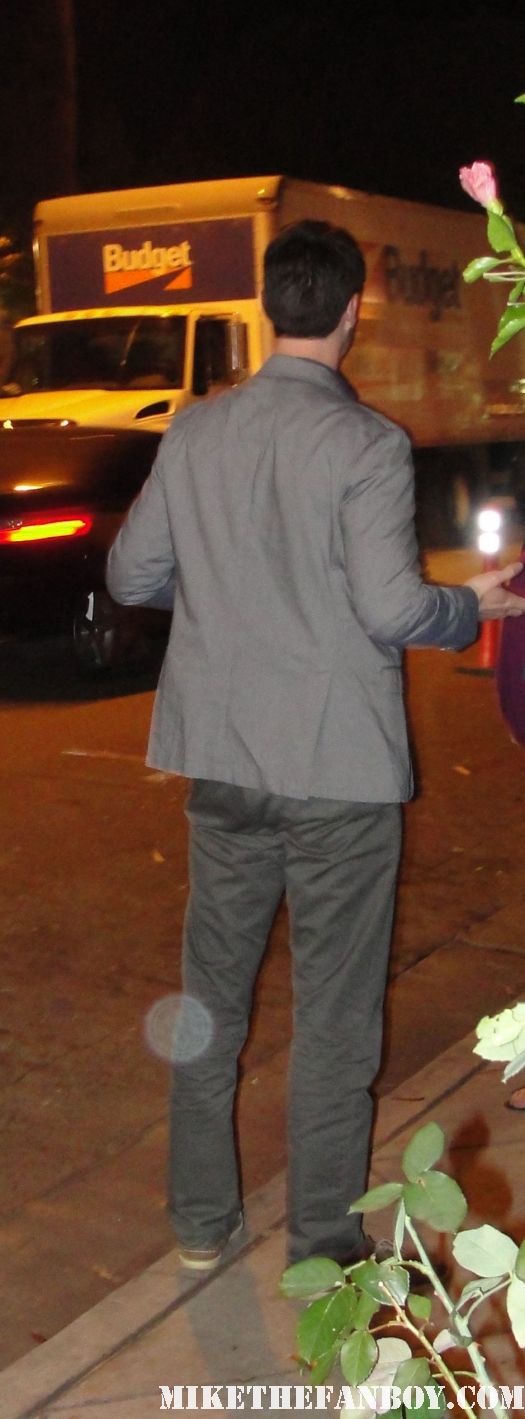 mismatched man in grey walking into the fox all star party 2012 rare hot promo bad dresser