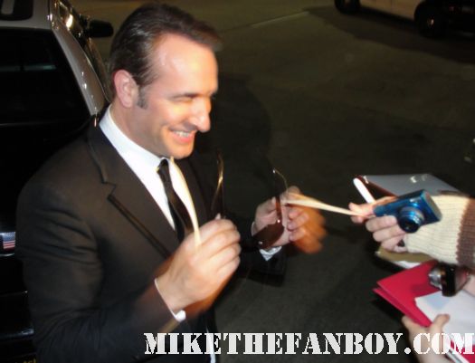 Jean Dujardin hot and sexy french the artist star signing autographs for fans at the sag awards