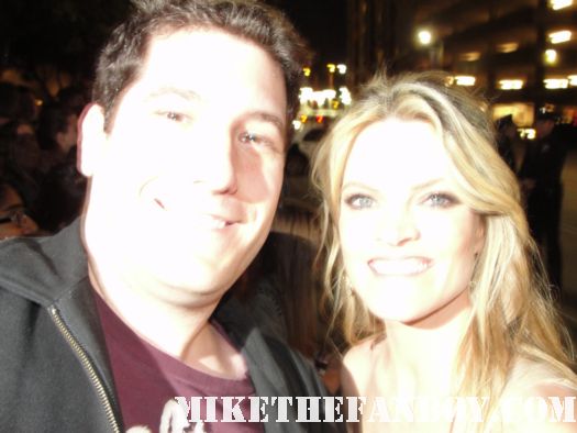 missi pyle signing autographs and posing for photos mike the fanboy galaxy quest rare signed autograph