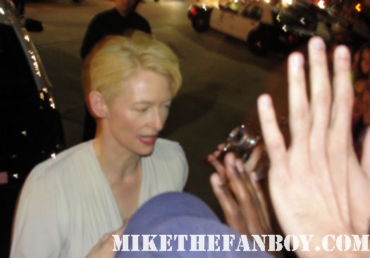 tilda swinton signing autographs for fans at the sag awards 2012 rare the deep end michael clayton we need to talk about kevin