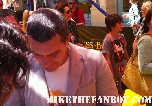 antonio Banderas signing autographs at the puss in boots australian movie premiere rare promo hot sexy photo shoot