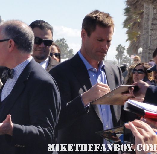 aaron eckhart  hot sexy signing autographs for fans at the 2011 Independent Spirit Awards 2011 best in show glee rare