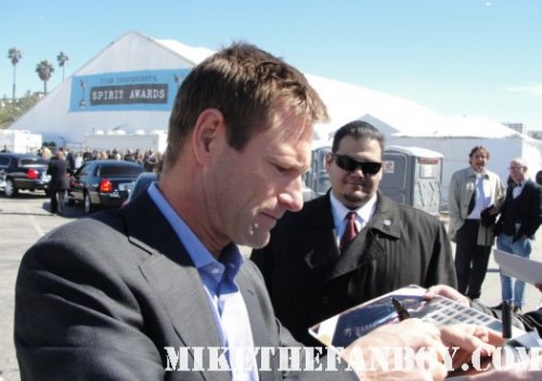 aaron eckhart hot sexy signing autographs for fans at the 2011 Independent Spirit Awards 2011 best in show glee rare