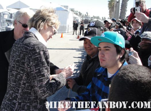 jane lynch signing autographs for fans at the 2011 Independent Spirit Awards 2011 best in show glee rare