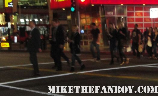 chris pine arriving to the red carpet of this means war movie premiere and signing autographs for fans sexy hot rare