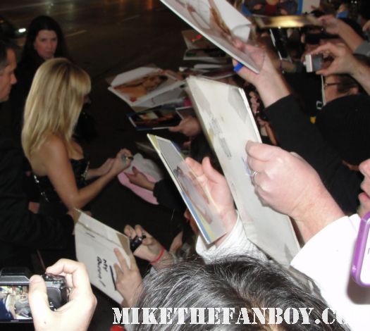 reese witherspoon signing autographs for fans at the this means war movie premiere rare promo hot sexy legally blonde