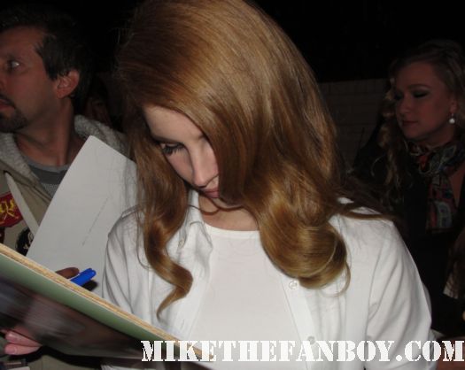 lana del rey signing autographs for fans outside her hotel in hollywood looking hot and sexy video games born to die talk show rare promo 