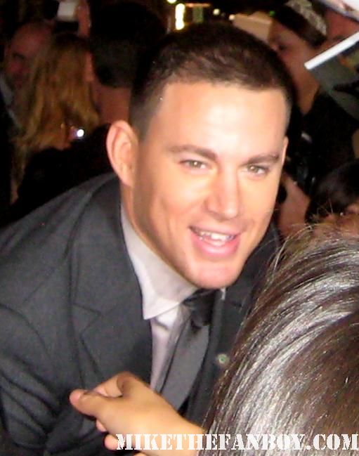 sexy channing tatum signing autographs for fans at the vow movie premiere in los angeles rare hot sexy football player magic mike rare sex photo shoot
