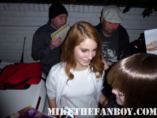 lana del rey signing autographs for fans looking hot and sexy rare photo shoot rare promo vinyl video games 