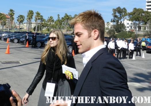 chris pine  hot sexy signs autographs for fans at the  Independent Spirit Awards 2012 
