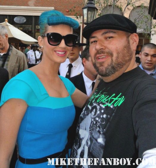 katy perry posing for a fan photo with franky love from mike the fanboy at her eyelash signing at the americana in glendale ca