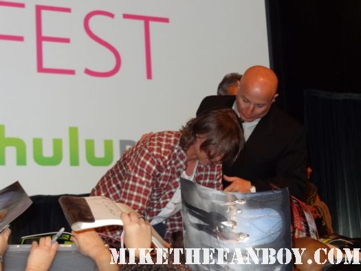 Robert Carlyle signing autgraphs for fans the cast of once upon a time signing autographs at paleyfest 2012 Once Upon A Time Panel And Meets The Cast! Ginnifer Goodwin! Robert Carlyle! Jennifer Morrison! Autographs and More!