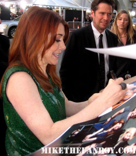 sexy alyson hannigan signing autographs for fans at the american reunion premiere red carpet promo with seann william scott eugene levy alyson hannigan jason biggs