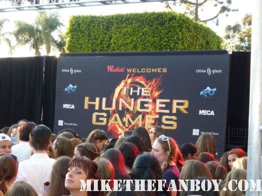 the hunger games q and a and poster signing at the westfielf mall jennifer lawrence josh hutcherson liam hemsworth autograph sexy rare promo mall tour