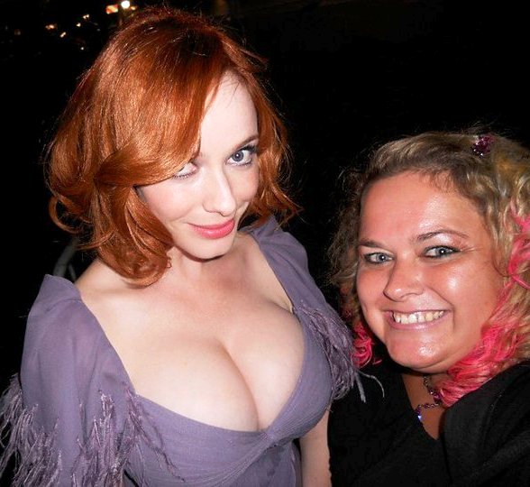 christina hendricks posing for a fan photo with pretty in pinky from mike the fanboy signed autograph hot sexy signature