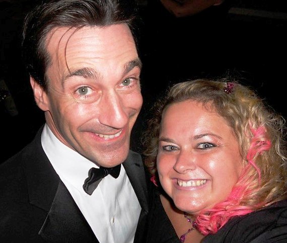 jonhamm2 jon hamm poses with pinky from pretty in pinky at the mad men season 5 premiere in hollywood