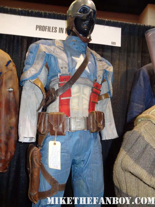 captain america prop and costume display at chicago's c2e2 shield costume cosplay rare promo profiles in history auction