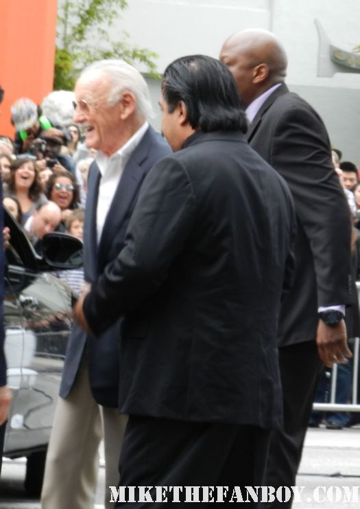 stan lee the legend signs autographs for fans at the avengers world movie premiere on the red carpet with chris hemsworth chris evans samuel l jackson and more