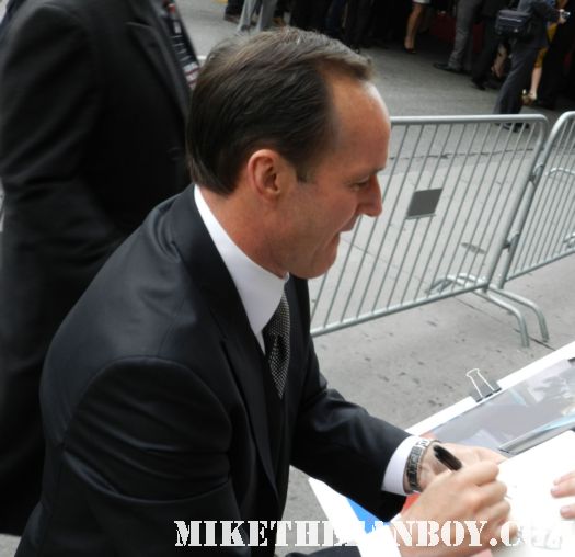 clark gregg signs autographs for fans at the avengers world movie premiere on the red carpet with chris hemsworth chris evans samuel l jackson and more