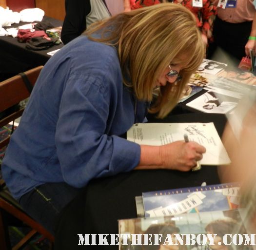 penny marshall from laverne and shirley signing autographs at the laverne and shirley reunion at the hollywood show in burbank