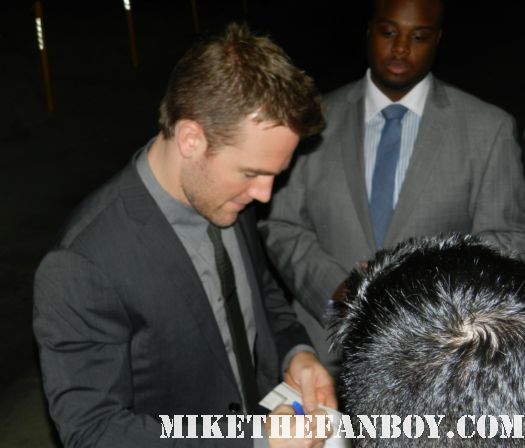 James van Der Beek Signing autographs for fans sexy hot dawson's Creek star don't trust the b- in apartment 23 rare hot sexy photo shoot promo rules of attraction varsity blues