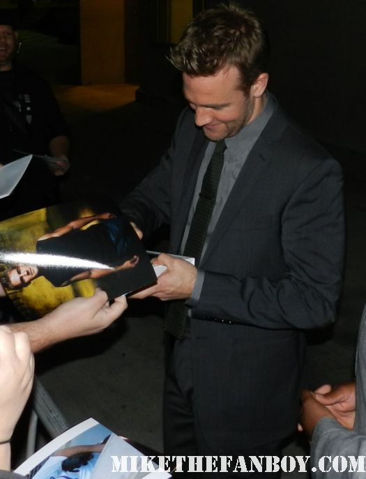 James van Der Beek Signing autographs for fans sexy hot dawson's Creek star don't trust the b- in apartment 23 rare hot sexy photo shoot promo rules of attraction varsity blues