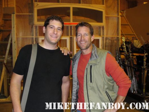 mike the fanboy with desperate housewives star james denton on the set of desperate housewives set visit rare promo
