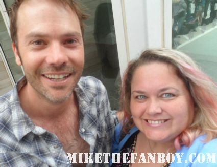 barry watson poses for a fan photo with pinky lovejoy at a charity event hot sexy dazed and confused star the twon rare promo