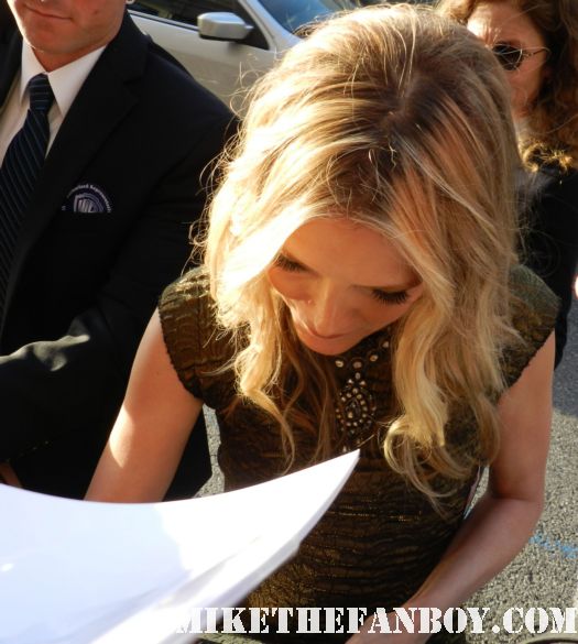 michelle pfeiffer signing autographs at the dark shadows movie premiere in hollywood rare promo hot sexy benny and joon star