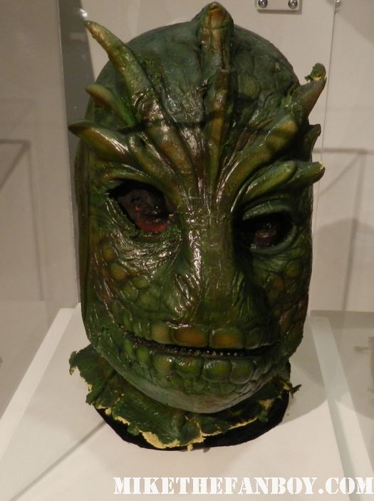 v visitor lizard prop mask special effects rare promo prop and costume display warner bros out of the box exhibit