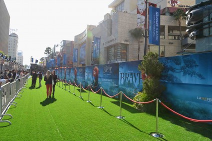 World Premiere Of Disney Pixar's "Brave" - Red Carpet kelly macdonald craig ferguson kevin mcKidd rare promo hot signing autographs