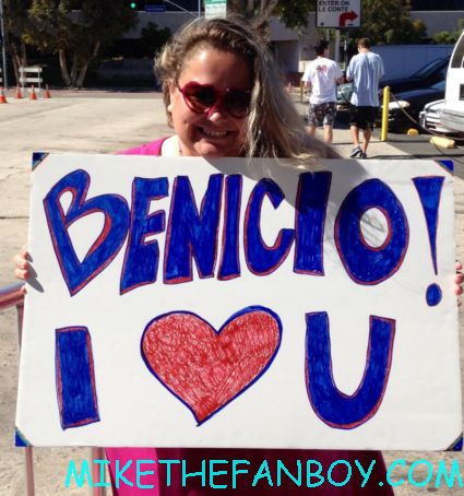pretty in pinky from mike the fanboy with her i heart benicio del toro sign at the savages world movie premiere in westwood ca