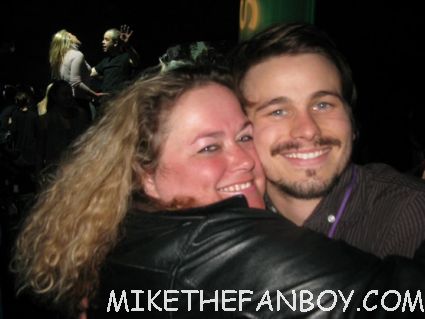 pretty in pinky from Mike The Fanboy taking a fan photo with Jason Ritter from The Event signed autograph rare promo