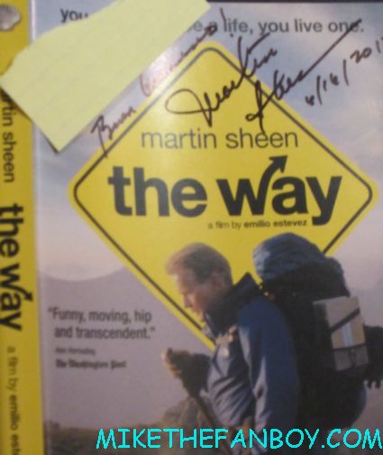 Martin Sheen signing autographs for fans signed autograph the way rare dvd insert promo hot sexy rare