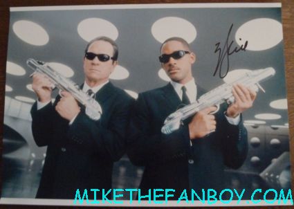 will smith signed autograph men in black III promo photo  signing autographs  to the uk premiere of men in black III 3 men in black dancers the men in black III 3 uk movie premiere red carpet with will smith josh brolin emma thompson and more