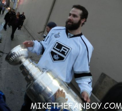 penner from the los angeles kings walking out of the jimmy kimmel show and showing fans the stanley cup after a talk show taping