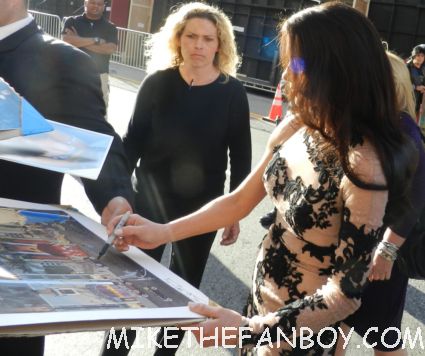 sexy catherine zeta jones signing autographs for fans looking hot and sexy at the rock of ages world movie premiere