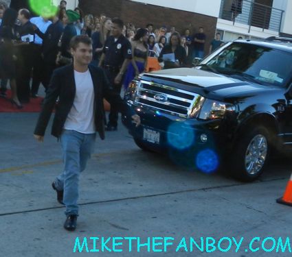 Emile Hirsch signing autographs for fans at the savages world movie premiere milk speed racer rare promo hot sexy 