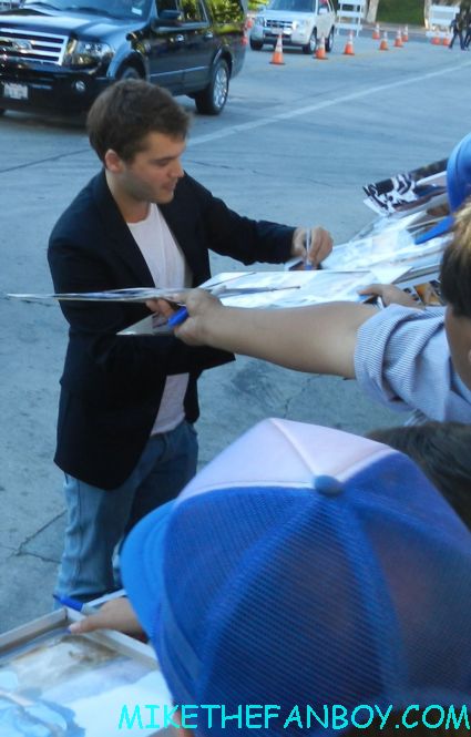 Emile Hirsch signing autographs for fans at the savages world movie premiere milk speed racer rare promo hot sexy 