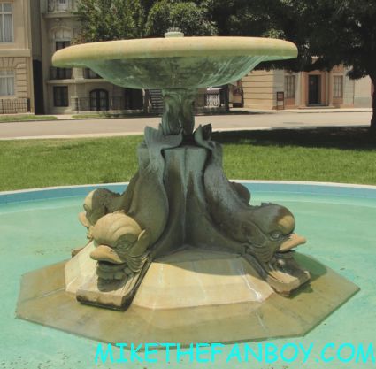 the friends fountain from the Warner Bros ranch the old columbia ranch in burbank rare friends opening title still photo rare