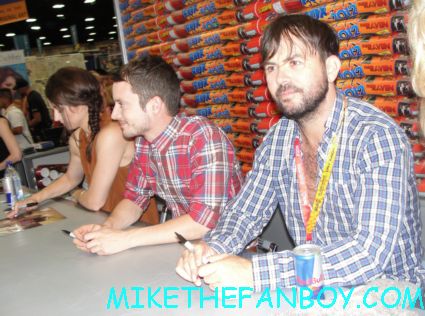 the cast of wilfred signing autographs for fans at the san diego comic con sdcc 2012 elijah wood rare signature fox booth
