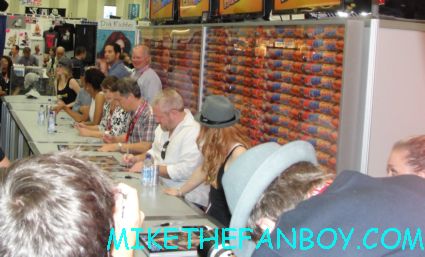 the cast of archer signing autographs for fans at the san diego comic con sdcc 2012 elijah wood rare signature fox booth aisha tyler