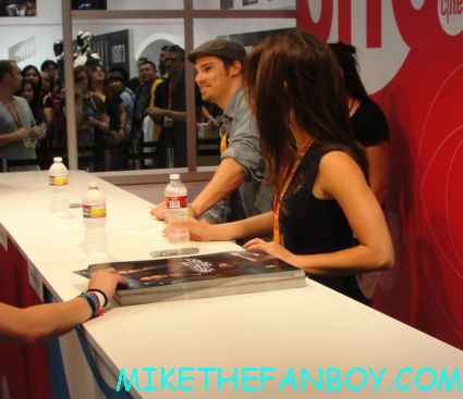 Kristin Kreuk and jay ryan signing autographs for beauty and the beast on the cw at san diego comic con 2012 sdcc rare promo
