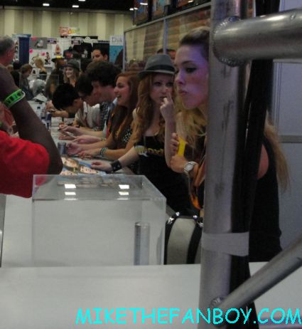 the fox booth at san diego comic con 2012 rare the glee project cast signing rare autograph hot 