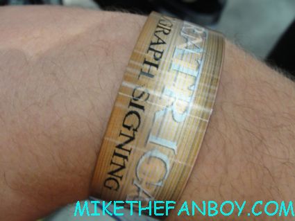 the warner bros wristbands at the autograph signings sdcc 2012 comic con san diego rare hot the hobbit wristband