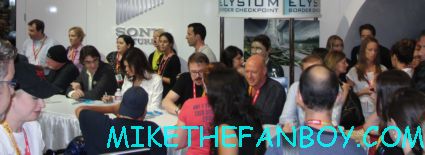 the breaking bad cast autograph signing at the san diego comic con 2012 sdcc rare bryan cranston aaron paul hot sexy rare signed