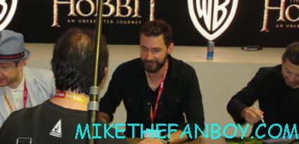 the hobbit cast signing at the warner bros booth comic con 2012 sdcc 2012 rare andy serkis martin freekman rare hot sexy richard armitage